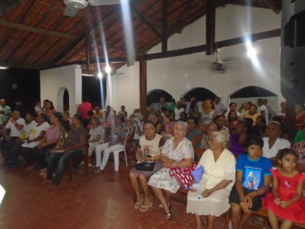 Cat&oacute;licos florianenses participam do encerramento dos festejos de Santa Cruz. (Imagem:FlorianoNews)