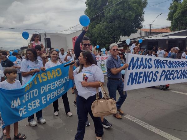 Associação de Mães e Amigos do Autista realiza caminhada para conscientizar sobre o autismo