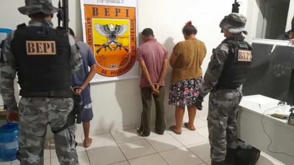 Casais são presos por porte ilegal de arma de fogo e tráfico de drogas em Luzilândia