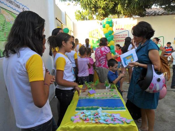 Realizada 2&ordf; Feira de Ci&ecirc;ncias da Escola Mega de Floriano.(Imagem:FlorianoNews)