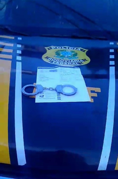 Em Floriano, PRF prende homem por uso de documento falso