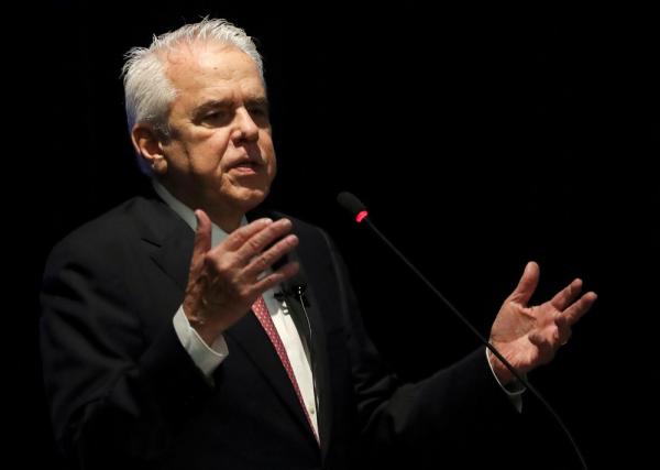 Petrobras vai manter política de reajuste de preços dos combustíveis, diz presidente da estatal