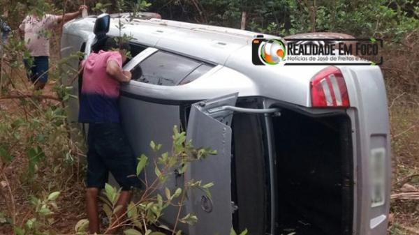 Criança morre e família fica ferida em acidente a caminho de festa de Natal