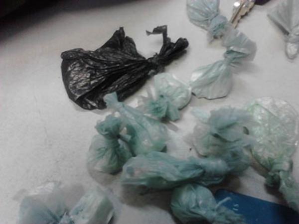PM estoura boca de fumo e garota e dois rapazes s&atilde;o apreendidos.(Imagem:Cidade Verde)
