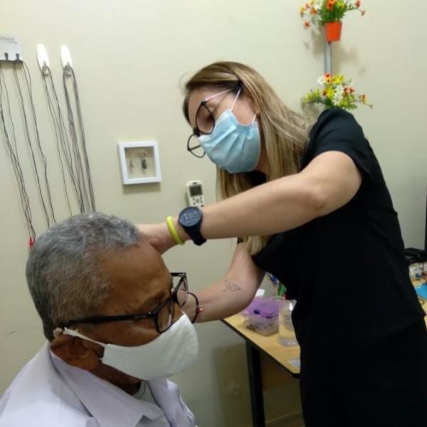 Em uma semana, mais 12 florianenses são beneficiados com aparelhos auditivos