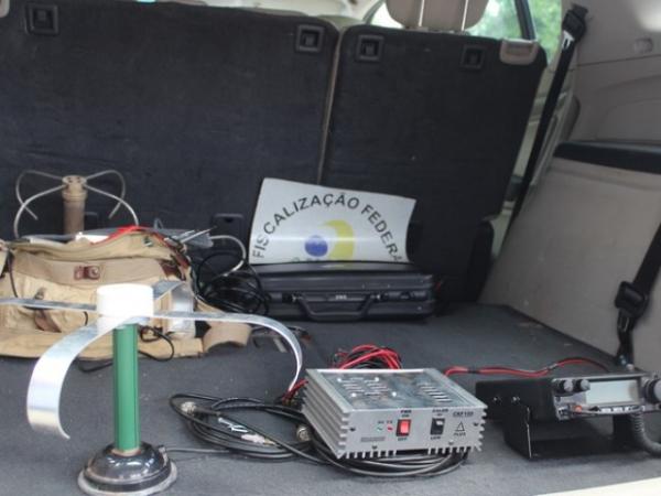 PRF prende caminhoneiro com rádio que intercepta satélite americano