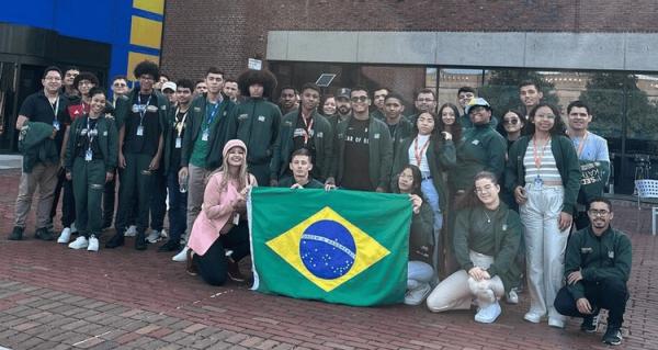 Após primeira semana de aula em intercâmbio nos EUA, estudantes piauienses visitam Museu da Natureza