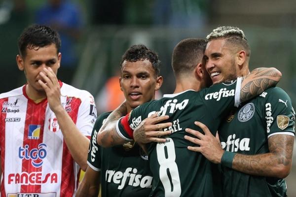 Navarro faz 4 e comanda goleada histórica do Palmeiras na Libertadores