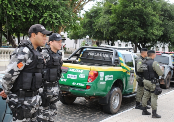 PM persegue grupo de jovens após arrastão, baleia um e apreende sete