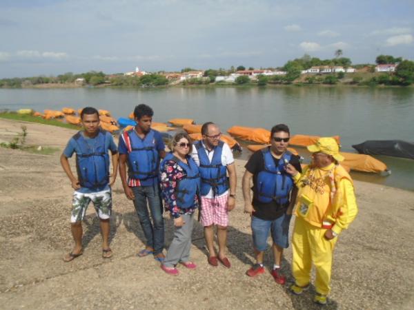 Grupo de volunt&aacute;rios realiza expedi&ccedil;&atilde;o para conscientizar popula&ccedil;&atilde;o sobre o Rio Parna&iacute;ba.(Imagem:FlorianoNews)