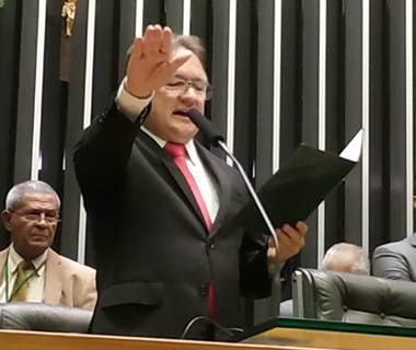 Merlong Solano toma posse como deputado federal em Brasília