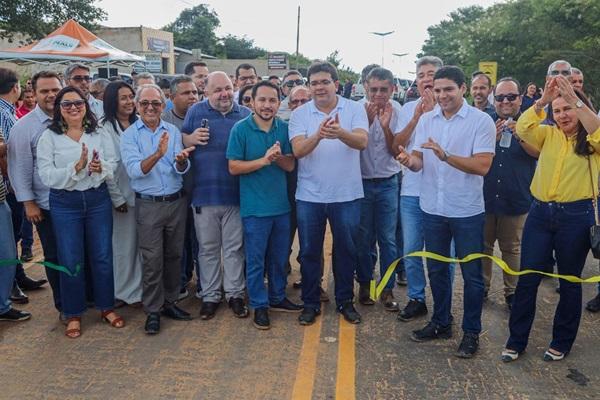 Rafael Fonteles inaugura estrada e autoriza diversas obras em Palmeira do Piauí