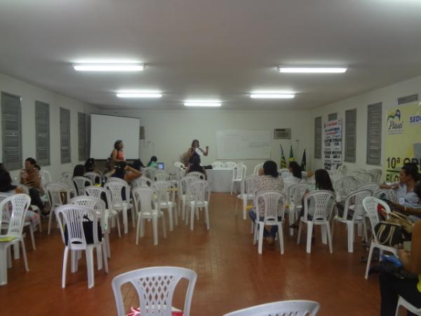 Educa&ccedil;&atilde;o promove reuni&atilde;o com coordenadores pedag&oacute;gicos.(Imagem:FlorianoNews)