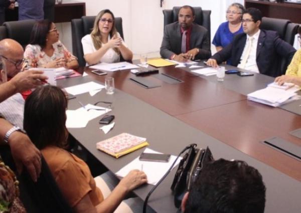 Educação anuncia calendário para chamar 1300 concursados