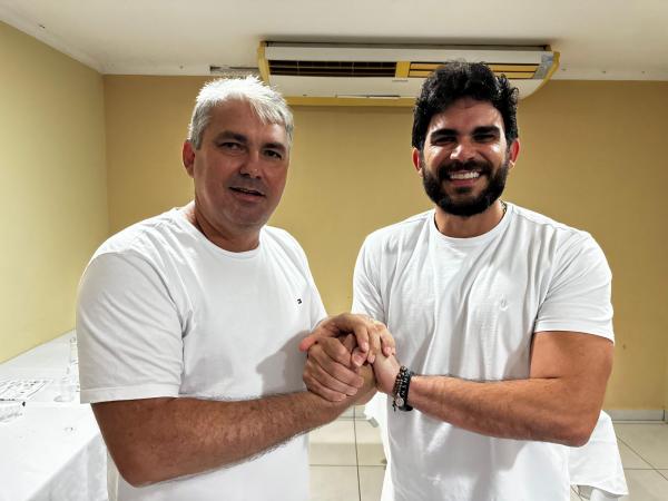 Maur&iacute;cio Bezerra anuncia apoio a Dr. Marcus Vin&iacute;cius para pr&eacute;-candidato &agrave; prefeito de Floriano.(Imagem:Divulga&ccedil;&atilde;o)