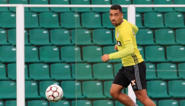 Atrás de reposição, Flu aguarda pagamento do Watford para avançar por Robinho