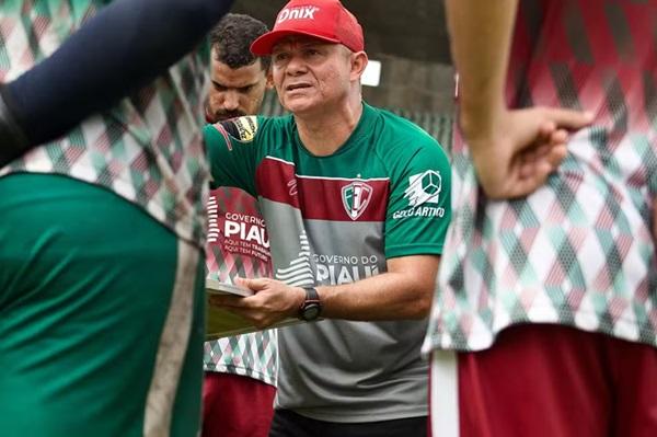 Técnico do Fluminense-PI celebra e cita importância da primeira vitória: "Esse grupo merecia"