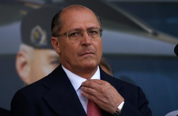 Geraldo Alckmin se afasta de Michel Temer e da cúpula do PSDB