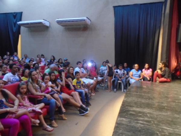 Escola Mega de Floriano realiza culmin&acirc;ncia de Projeto Educativo.(Imagem:FlorianoNews)