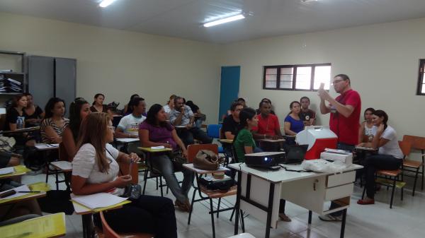 Secretaria de sa&uacute;de promove curso de capacita&ccedil;&atilde;o para t&eacute;cnicos de enfermagem.(Imagem:FlorianoNews)