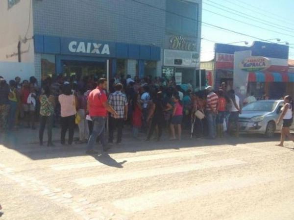 Boato de dinheiro extra de programa federal causa tumulto em banco no PI