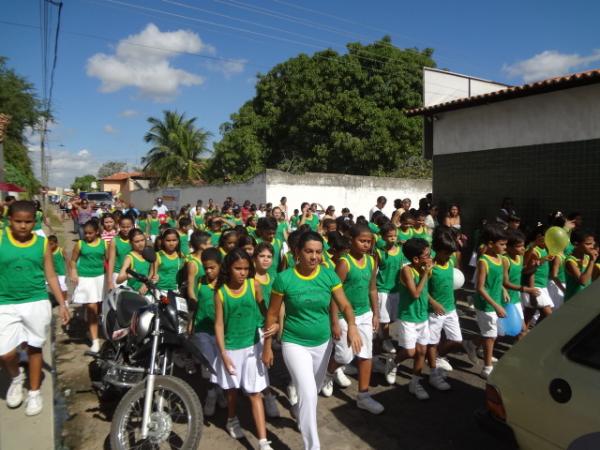 Col&eacute;gio Industrial comemora o 43&deg; anivers&aacute;rio com desfile c&iacute;vico.(Imagem:FlorianoNews)