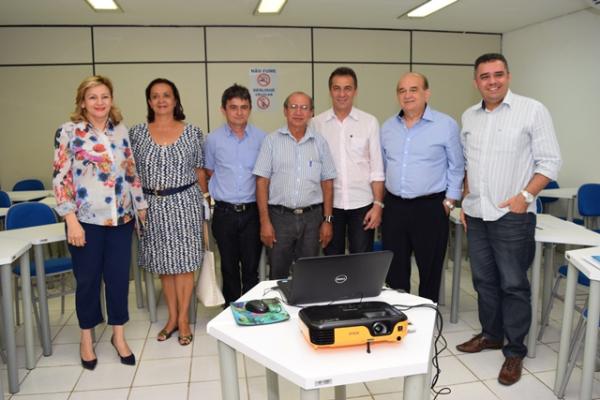 PMF e Sebrae se reúnem para discutir o andamento do Projeto de Revitalização do Espaço Comercial