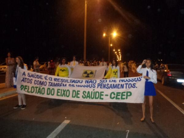 Recorde de p&uacute;blico prestigia desfile c&iacute;vico na Avenida Frei Ant&ocirc;nio Curcio.(Imagem:FlorianoNews)