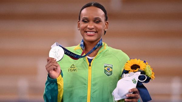 Ginasta Rebeca Andrade conquista prata histórica em Tóquio