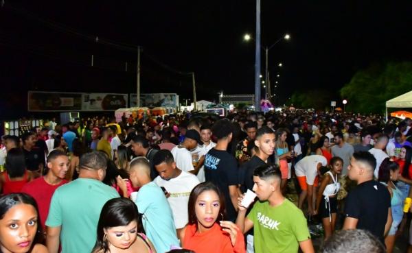 Zé Pereira com Paredões atrai multidão e faz história no Carnaval de Floriano.(Imagem:Secom)