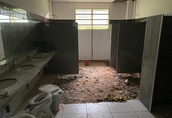 O piso j&aacute; teve a cer&acirc;mica retirada ap&oacute;s a estrutura ficar comprometida. (Imagem:Reprodu&ccedil;&atilde;o)