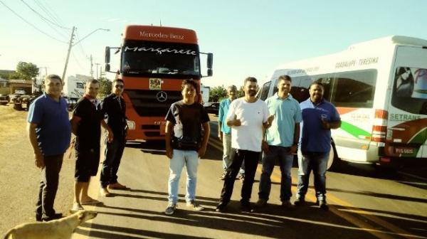 Caminhoneiros iniciam protestos em Floriano