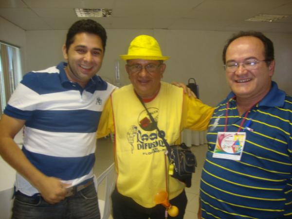Amarelinho e a turma da UNEJ(Imagem:reda&ccedil;&atilde;o)