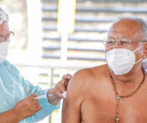 Prefeito de Teresina recebe segunda dose da vacina contra a Covid-19