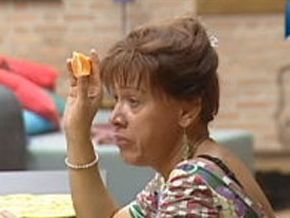 Nany fica brava por causa de lata de atum