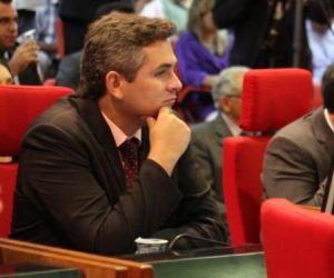 Pablo Santos solicita restabelecimento da telefonia móvel em Palmeirais