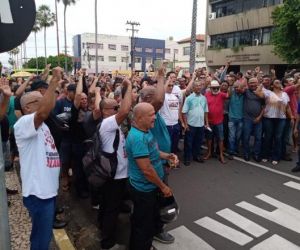 Policiais militares e bombeiros reivindicam reposição salarial de quase 20%