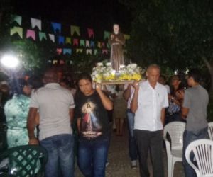 Fieis participam da abertura dos festejos de São Pio de Pietrelcina em Floriano