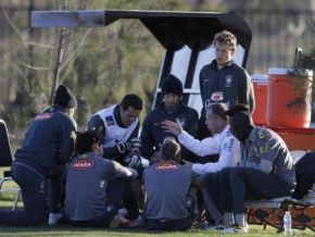 Mano Menezes testa Elano e Lucas nas vagas de Ramires e Robinho