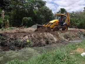 Prefeitura de Floriano realiza limpeza da galeria para evitar alagamentos