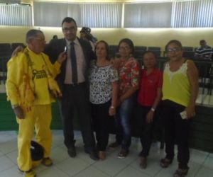 Professores de Floriano encerram greve após acordo com Executivo Municipal