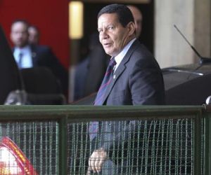 Mourão diz que retorno do ensino de educação moral e cívica é avaliado