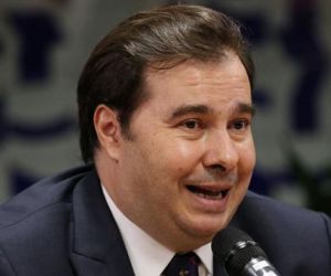 Maia negocia acordo para votar Previdência antes do recesso
