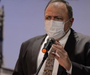 Após reunião, ministro anuncia chegada de mais 175 milhões de doses até setembro