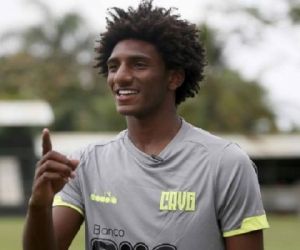 Jogador Talles Magno renova com o Vasco até o final de 2022
