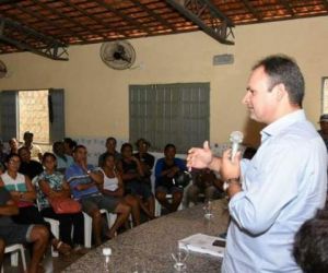 Em passagem por Floriano, deputado Mainha participa de reunião com pescadores