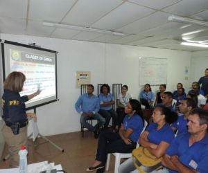 PRF realiza palestra sobre educação para o trânsito em Floriano e Guadalupe