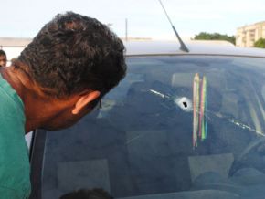 Bandidos trocam tiros com policiais em frente a banco na Tabuleta