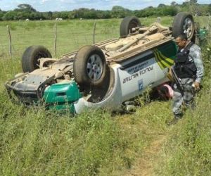 Viatura da PM capota quando seguia para atender ocorrência no Piauí