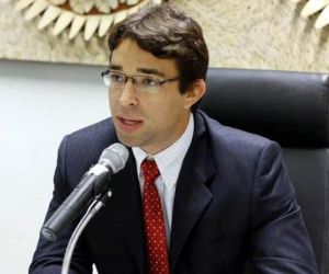 CCJ aprecia projeto que estabelece piso salarial para assistente social